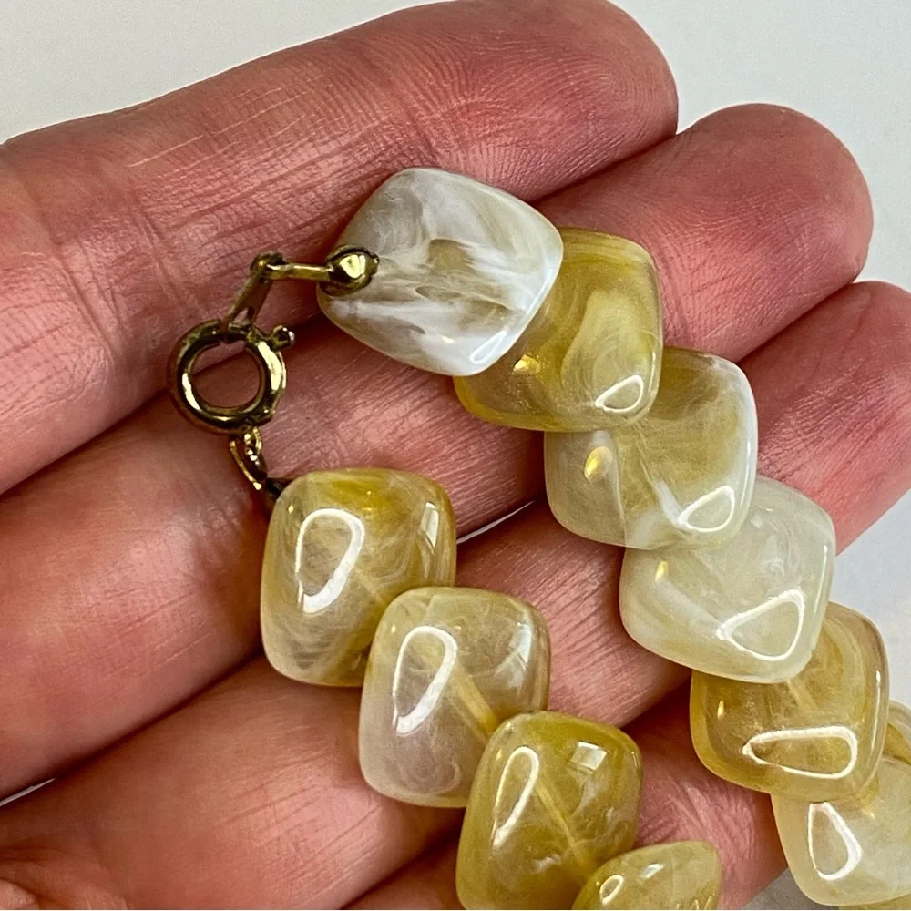 Vintage Lucite‎ Thermoset Bead Necklace Yellow White Swirl Mid Century Plastic